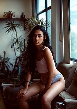 Lizeth Selene image 2 of 2