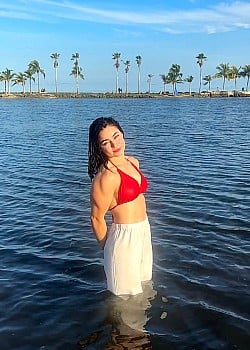 Lizzi Reynoso image 2 of 2