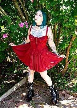 Lizzie Daniels image 1 of 1
