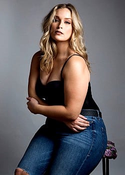 Lizzie Miller image 3 of 4