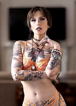 Lizzie Rose image 1 of 2