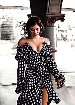Lorde image 4 of 4