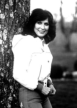 Loretta Lynn image 2 of 3