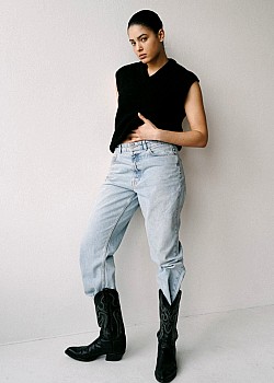 Louise Aniba image 2 of 3