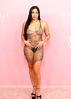 Lourdes Leon image 1 of 4