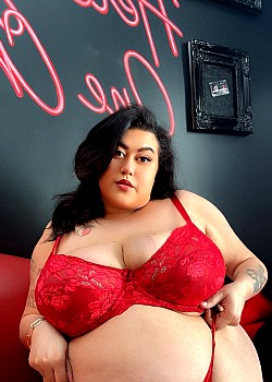 Lovely Kacy image 4 of 4