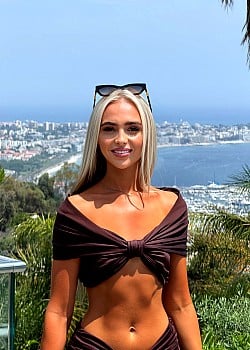 Lowri Clark image 2 of 2