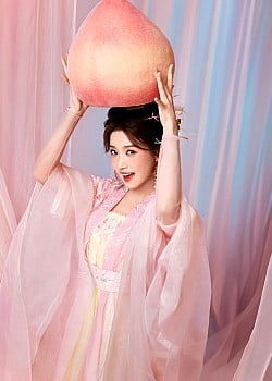 Lu Yuxiao image 3 of 3