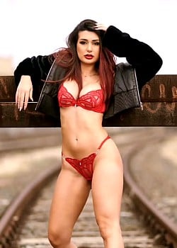 Luana Cardillo image 2 of 3