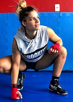 Luana Pinheiro image 3 of 3