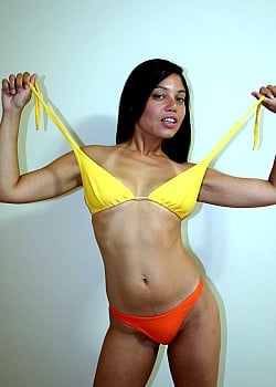 Luccia Reyes image 2 of 4
