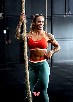 Luciana Oliveira image 2 of 3