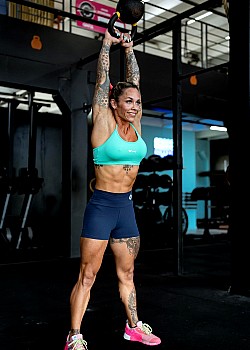 Luciana Oliveira image 3 of 3