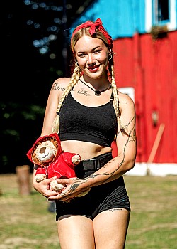 Lucie Kotenova image 3 of 3