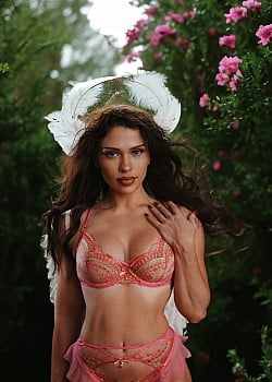 Lucie Oude image 3 of 3