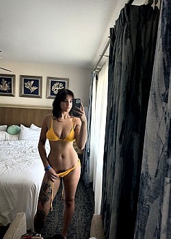 Luckyolliee image 3 of 4