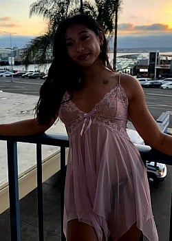 Lucy Lee (Onlyfans) image 3 of 4