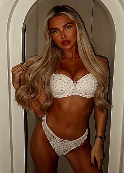Lucy Quinn image 2 of 4