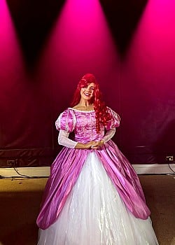 Lucy Summers image 2 of 4