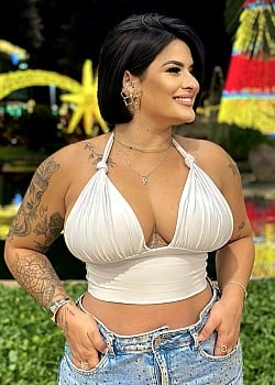 Luiza Oliveira image 1 of 4