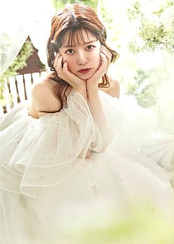 Luna Haruna image 2 of 4