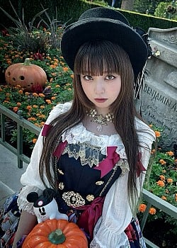 Luna Haruna image 4 of 4