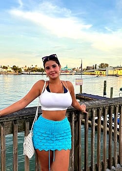 Luna Santos image 2 of 4