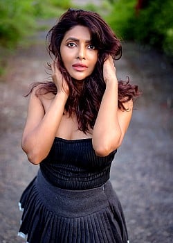 Luviena Lodh image 4 of 4