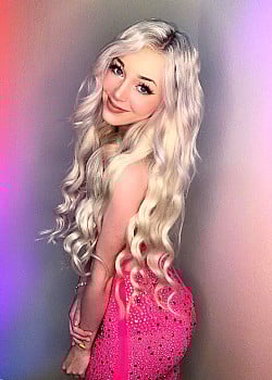 Lyssy Noel image 2 of 4