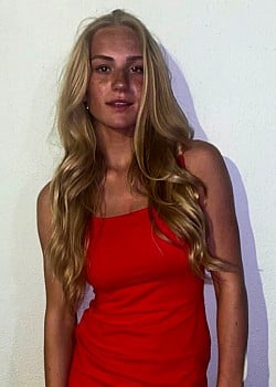 Maci Joelee image 2 of 3