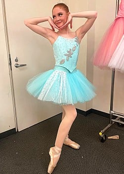 Mackenzie Davis (Dancer) image 2 of 3