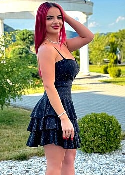 Madalina Strauneanu image 2 of 4
