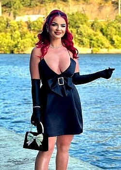 Madalina Strauneanu image 1 of 4