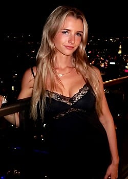 Madeleine Davis image 3 of 4