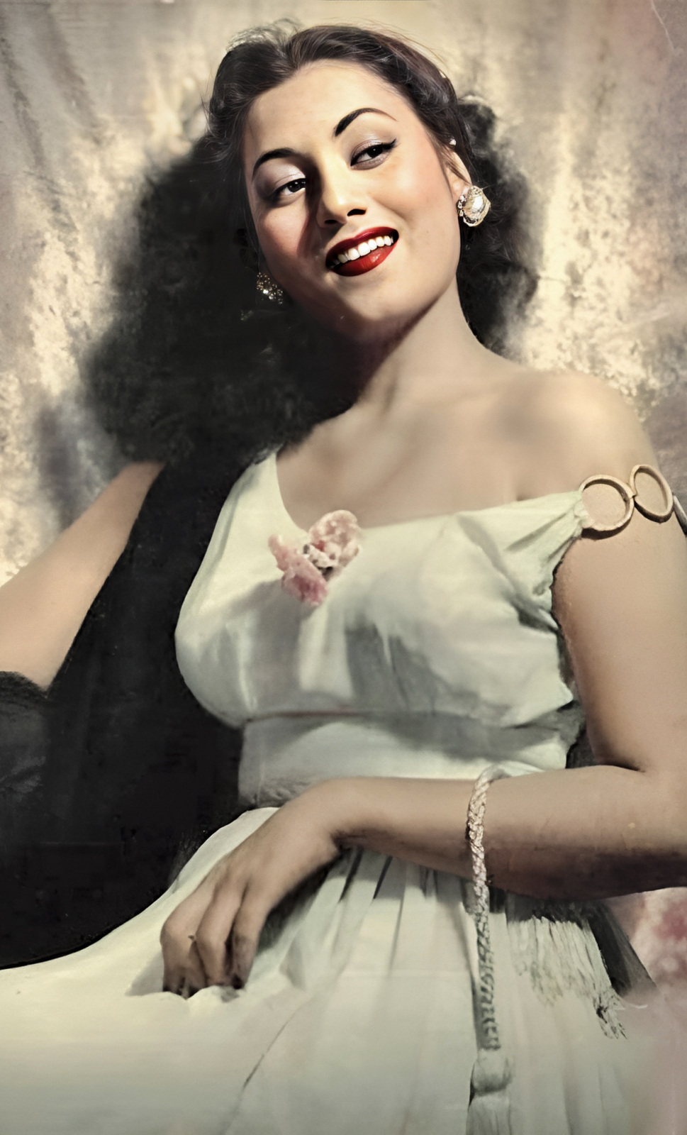 Madhubala - Free pics, galleries & more at Babepedia