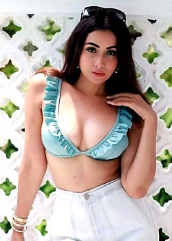 Madhura Naik image 3 of 4