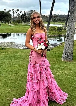 Madi Robbins image 1 of 4