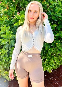Madilyn Bailey image 3 of 4