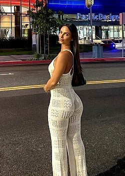 Madison Medeiros image 2 of 4
