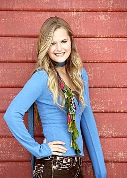 Maggie Lawson image 3 of 4