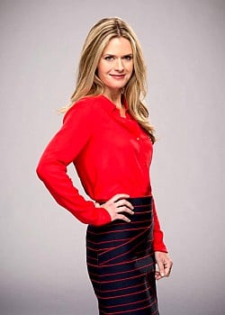 Maggie Lawson image 1 of 2