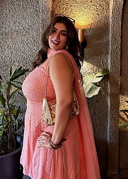 Maheen Butt image 2 of 4