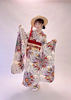 Mai Kagari image 3 of 4