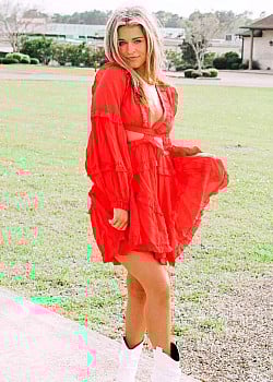 Maicy Renee image 2 of 4