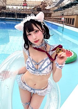 Maika Ando image 3 of 3