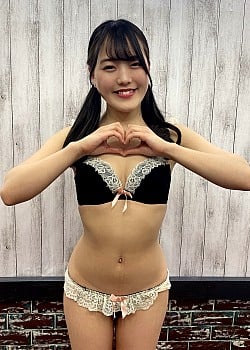 Maina Miura image 1 of 2