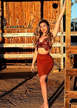 Makenna (GuessWhoX2) image 2 of 3