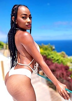 Malia Lenoir image 1 of 4