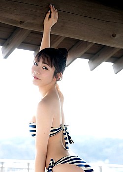 Mana Manaka image 2 of 3