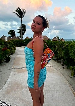 Mandys IPhone image 2 of 2